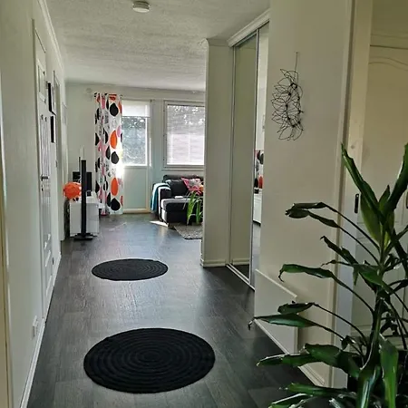 Sara - Modern Row Aprt With Sauna - 24h Check-in Apartment *